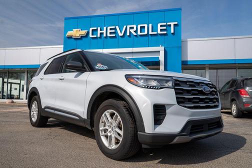 White Metallic 2025 Ford Explorer Active