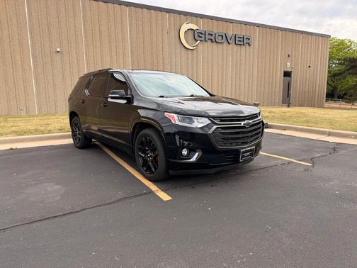 Mosaic Black Metallic 2019 Chevrolet Traverse Premier