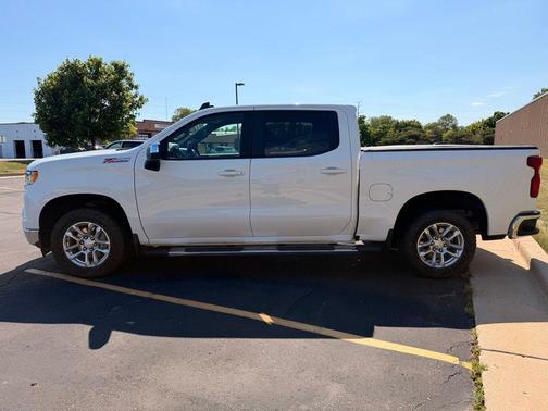 Summit White 2024 Chevrolet Silverado 1500 LT