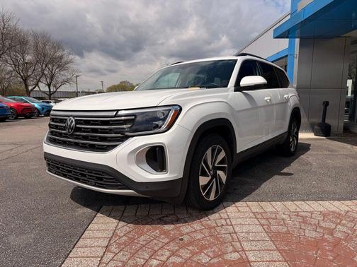 Pure White 2024 Volkswagen Atlas 2.0T SE w/Technology 4MOTION