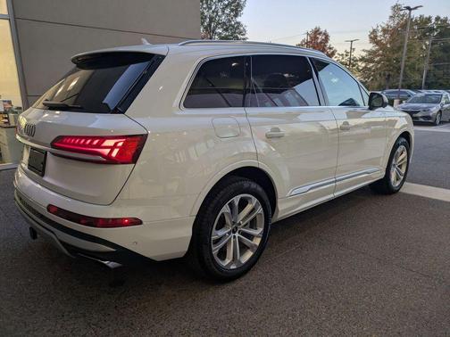 2025 Audi Q7 45 Premium Plus