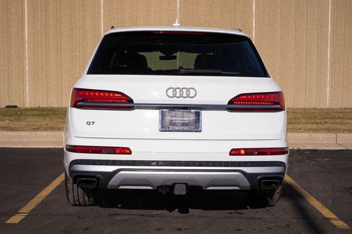 2025 Audi Q7 45 Premium Plus