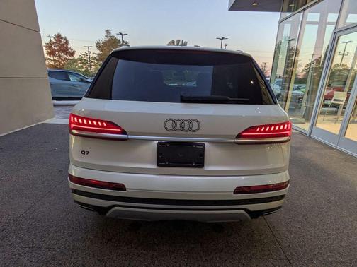 2025 Audi Q7 45 Premium Plus