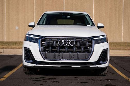 2025 Audi Q7 45 Premium Plus