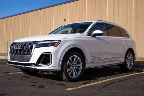 2025 Audi Q7 45 Premium Plus