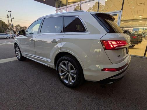 2025 Audi Q7 45 Premium Plus