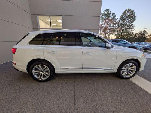 2025 Audi Q7 45 Premium Plus