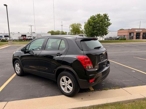 Mosaic Black Metallic 2020 Chevrolet Trax LS