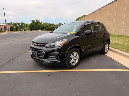 Mosaic Black Metallic 2020 Chevrolet Trax LS