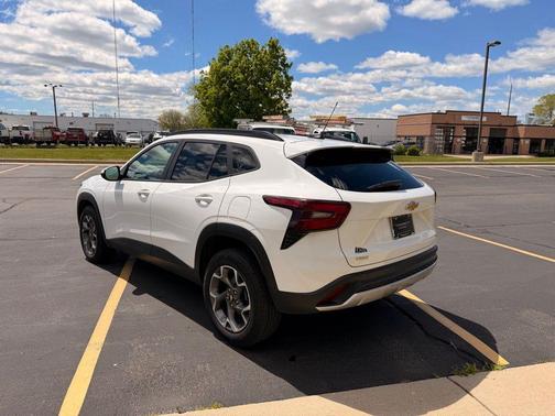 Summit White 2024 Chevrolet Trax LT