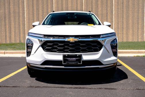 Summit White 2024 Chevrolet Trax LT