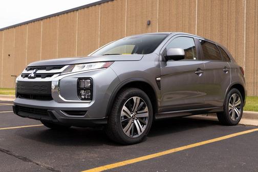 Mercury Gray Metallic 2024 Mitsubishi Outlander Sport 2.0 ES