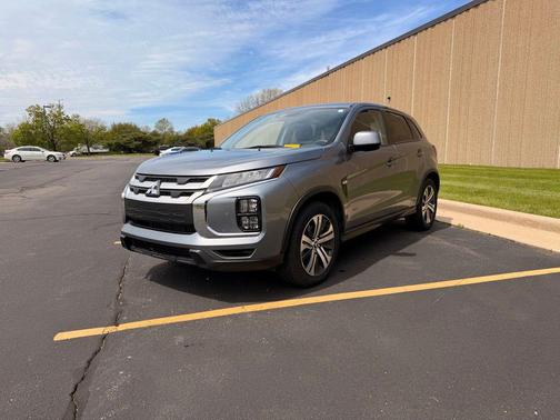 Mercury Gray Metallic 2024 Mitsubishi Outlander Sport 2.0 ES