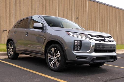 Mercury Gray Metallic 2024 Mitsubishi Outlander Sport 2.0 ES