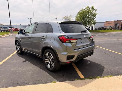 Mercury Gray Metallic 2024 Mitsubishi Outlander Sport 2.0 ES
