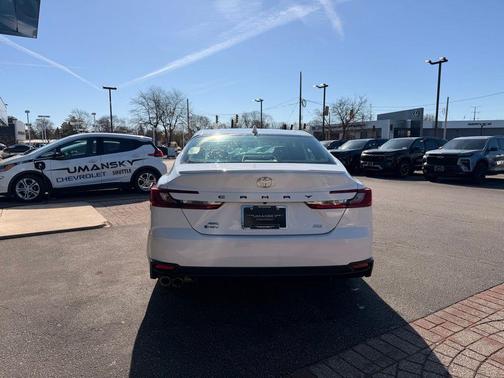 Ice 2025 Toyota Camry SE