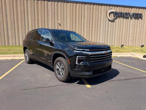 Mosaic Black Metallic 2025 Chevrolet Traverse LT