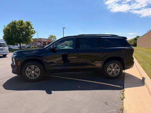 Mosaic Black Metallic 2025 Chevrolet Traverse LT