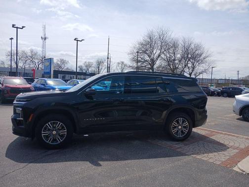 Black Metallic 2025 Chevrolet Traverse LT