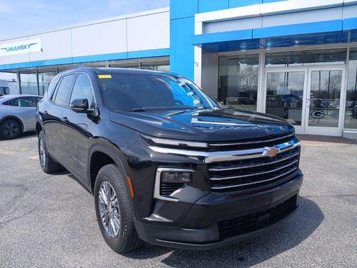 Black Metallic 2025 Chevrolet Traverse LT