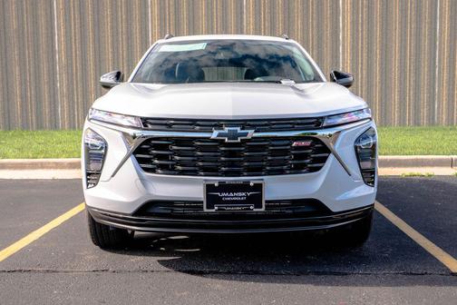 Summit White 2026 Chevrolet Trax FWD 2RS