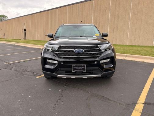 Agate Black Metallic 2022 Ford Explorer XLT