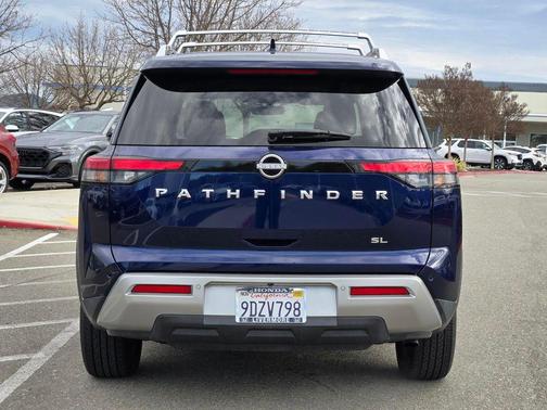 2023 Nissan Pathfinder SL FWD