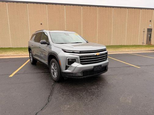 Sterling Gray Metallic 2024 Chevrolet Traverse LT
