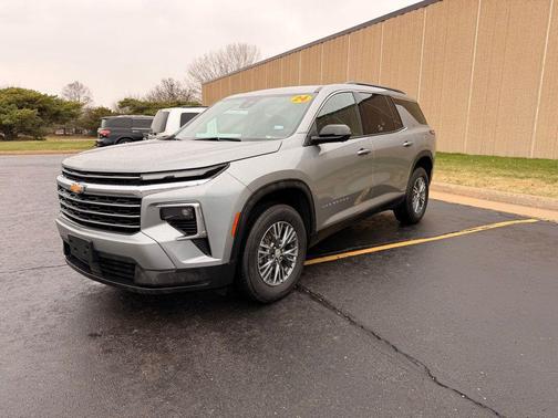 Sterling Gray Metallic 2024 Chevrolet Traverse LT