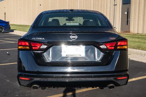 2023 Nissan Altima SR FWD
