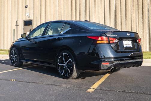 2023 Nissan Altima SR FWD