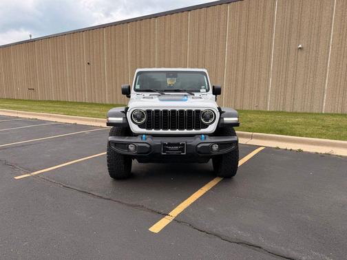 Bright White Clearcoat 2024 Jeep Wrangler 4xe Rubicon