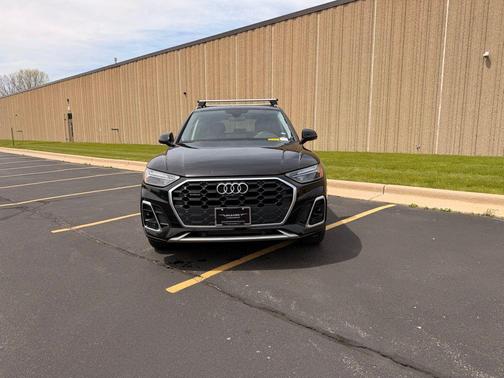 Mythos Black Metallic 2024 Audi Q5 45 S line Premium Plus