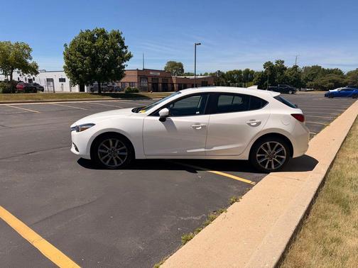 Snowflake White Pearl Mica 2018 Mazda Mazda3 Touring
