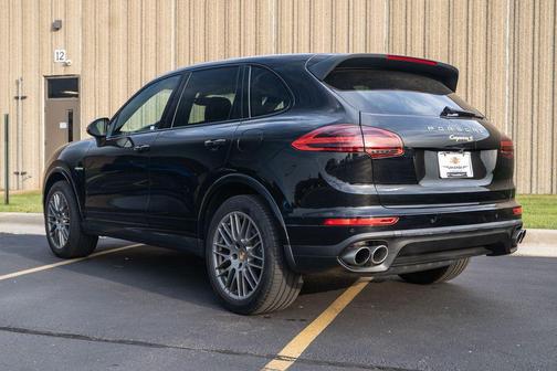 2017 Porsche Cayenne Platinum Edition