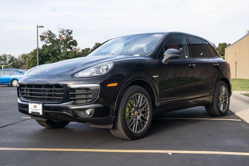 2017 Porsche Cayenne Platinum Edition