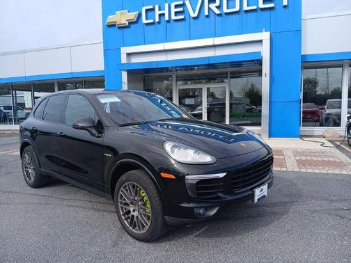 2017 Porsche Cayenne Platinum Edition
