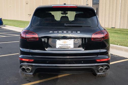 2017 Porsche Cayenne Platinum Edition