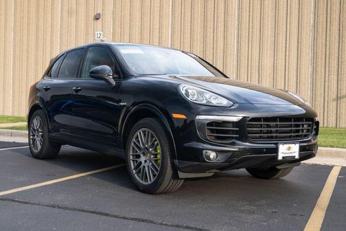 2017 Porsche Cayenne Platinum Edition