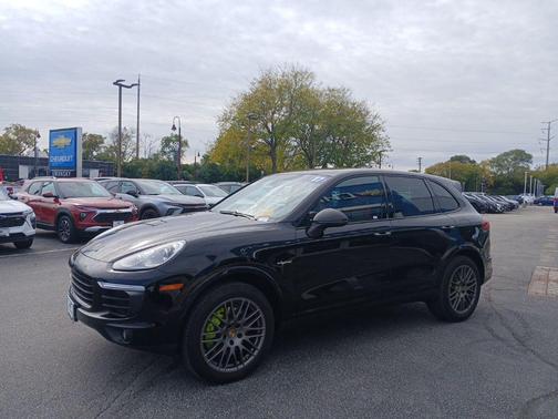 2017 Porsche Cayenne Platinum Edition