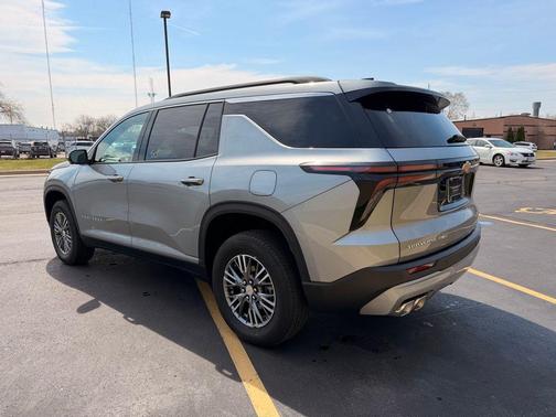 Sterling Gray Metallic 2024 Chevrolet Traverse LT
