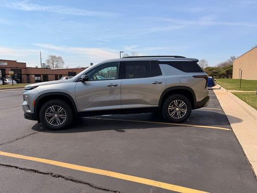 Sterling Gray Metallic 2024 Chevrolet Traverse LT
