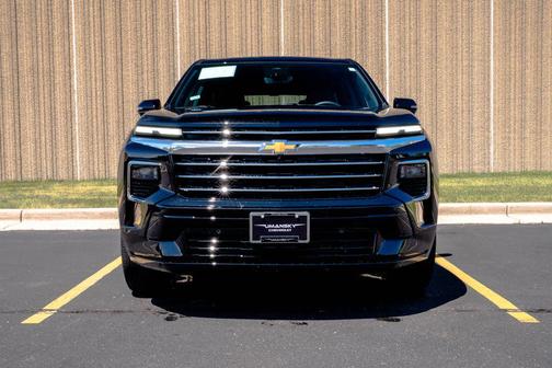Mosaic Black Metallic 2025 Chevrolet Traverse High Country