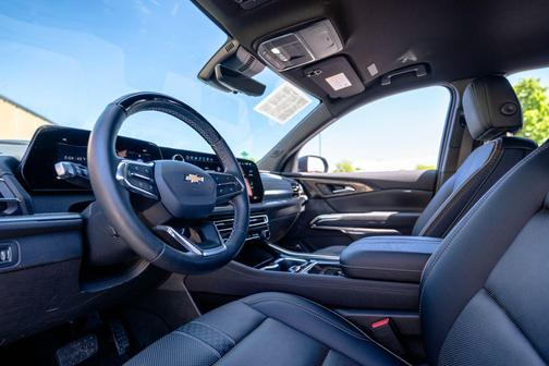 Mosaic Black Metallic 2025 Chevrolet Traverse High Country