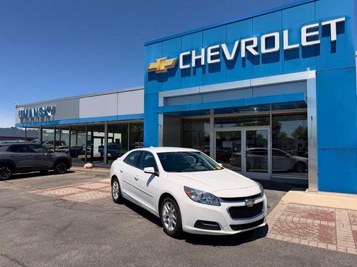 White 2015 Chevrolet Malibu 1LT