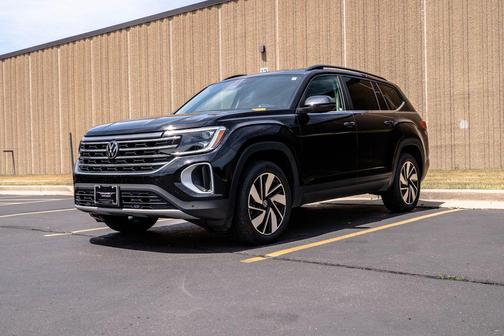Deep Black Pearl 2024 Volkswagen Atlas 2.0T SE w/Technology 4MOTION
