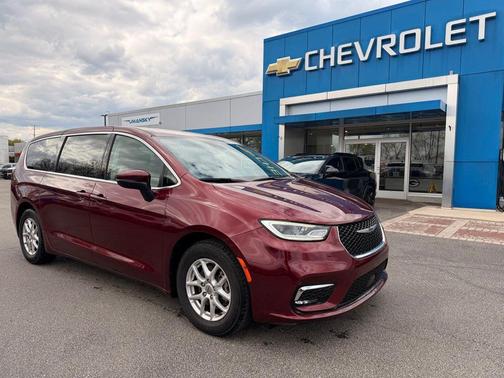 Velvet Red Pearlcoat 2023 Chrysler Pacifica Touring L