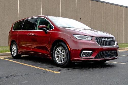 Velvet Red Pearlcoat 2023 Chrysler Pacifica Touring L