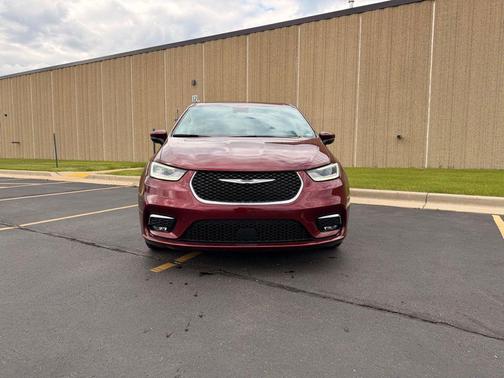 Velvet Red Pearlcoat 2023 Chrysler Pacifica Touring L