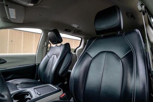 Velvet Red Pearlcoat 2023 Chrysler Pacifica Touring L
